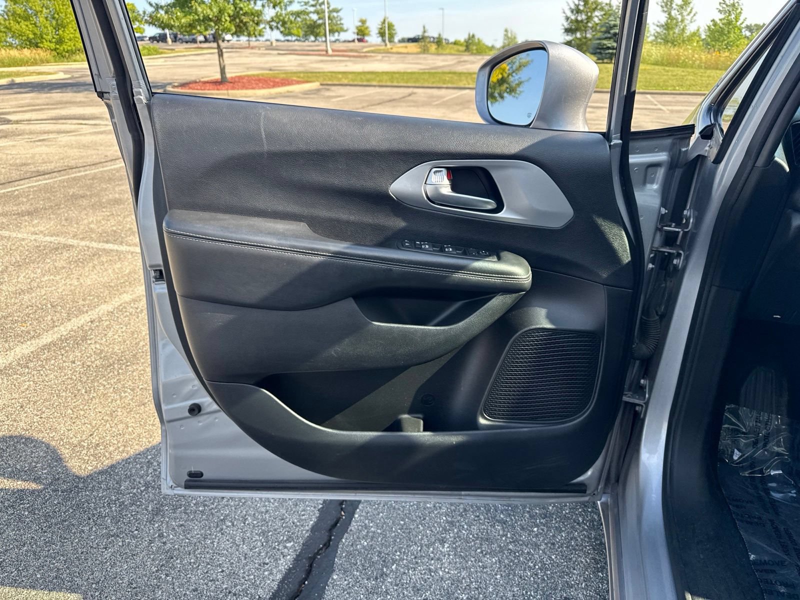 Used 2018 Chrysler Pacifica Touring-L Plus FWD image 13