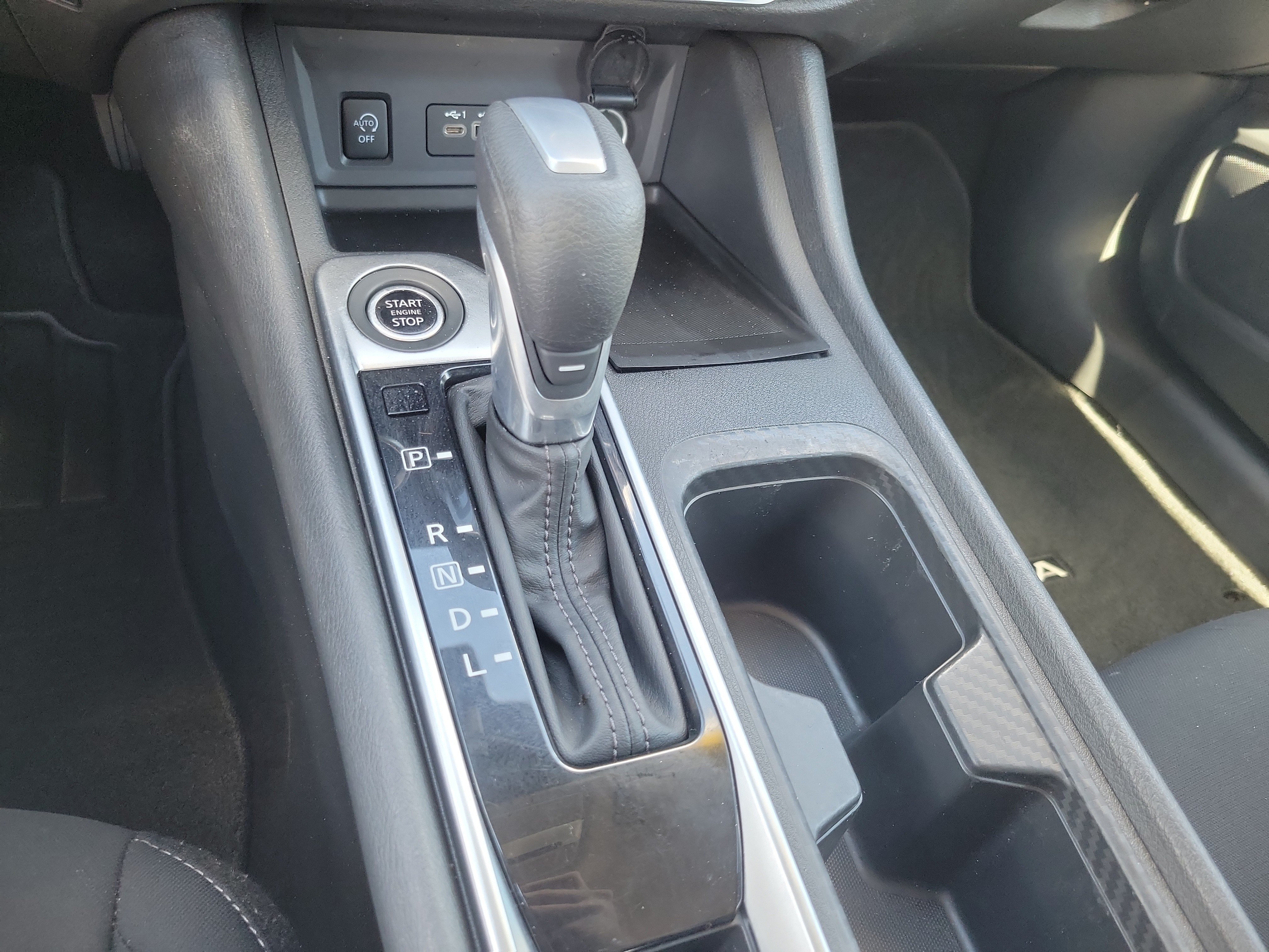 Used 2025 Nissan Sentra SV FWD image 32