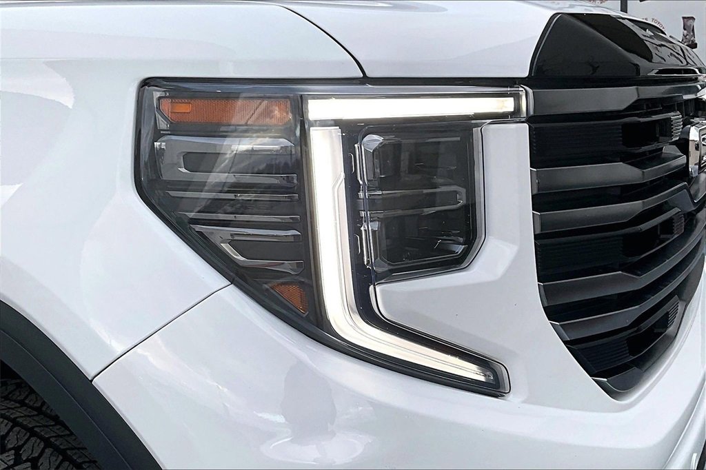 Used 2025 GMC Sierra 1500 AT4 w/ AT4 Premium Package image 30