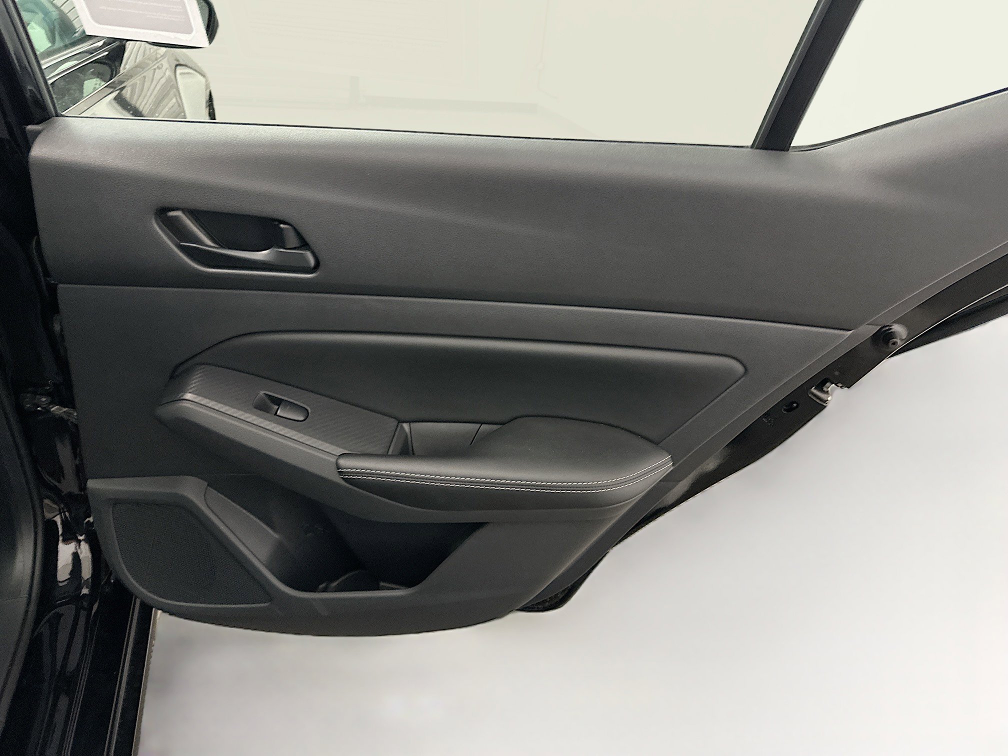 Used 2025 Nissan Altima 2.5 SV image 30