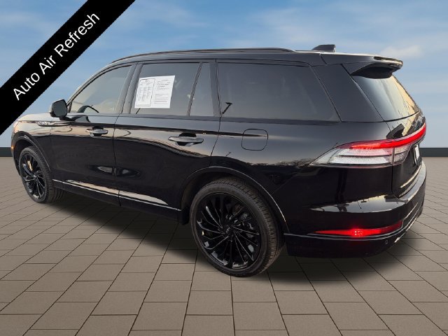 Certified 2025 Lincoln Aviator Reserve w/ Jet Appearance Package AWD/4WD image 4