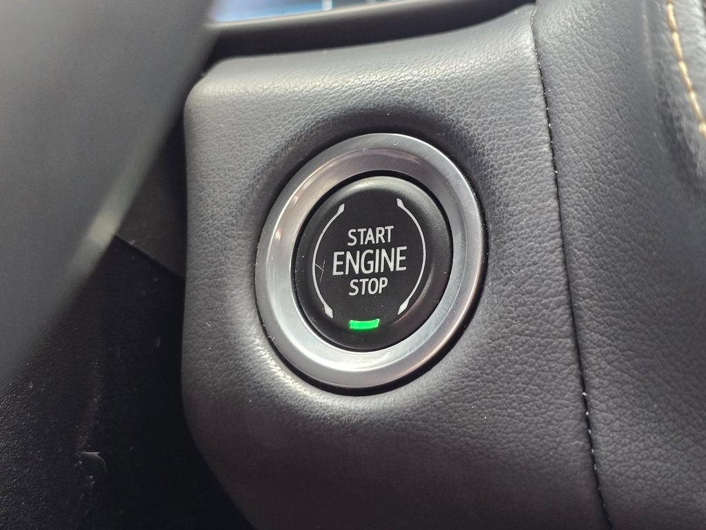 Used 2023 GMC Yukon SLT AWD/4WD image 36