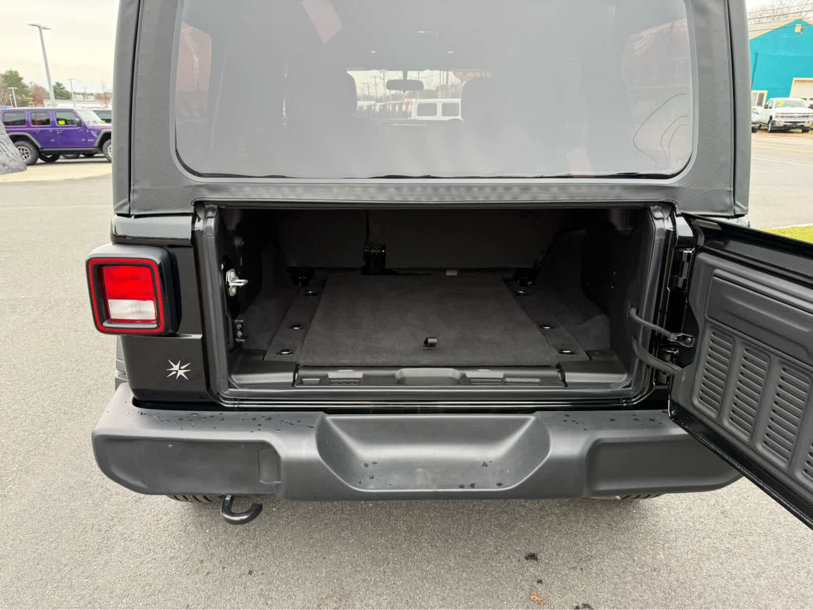 Used 2025 Jeep Wrangler Sport image 10