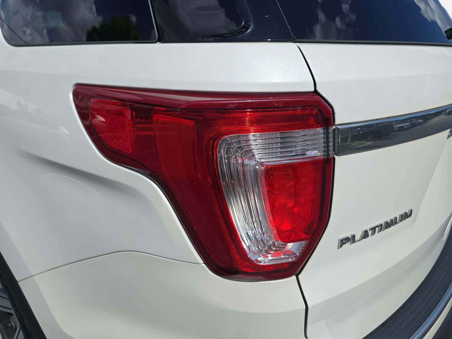 Used 2018 Ford Explorer Platinum AWD/4WD image 33