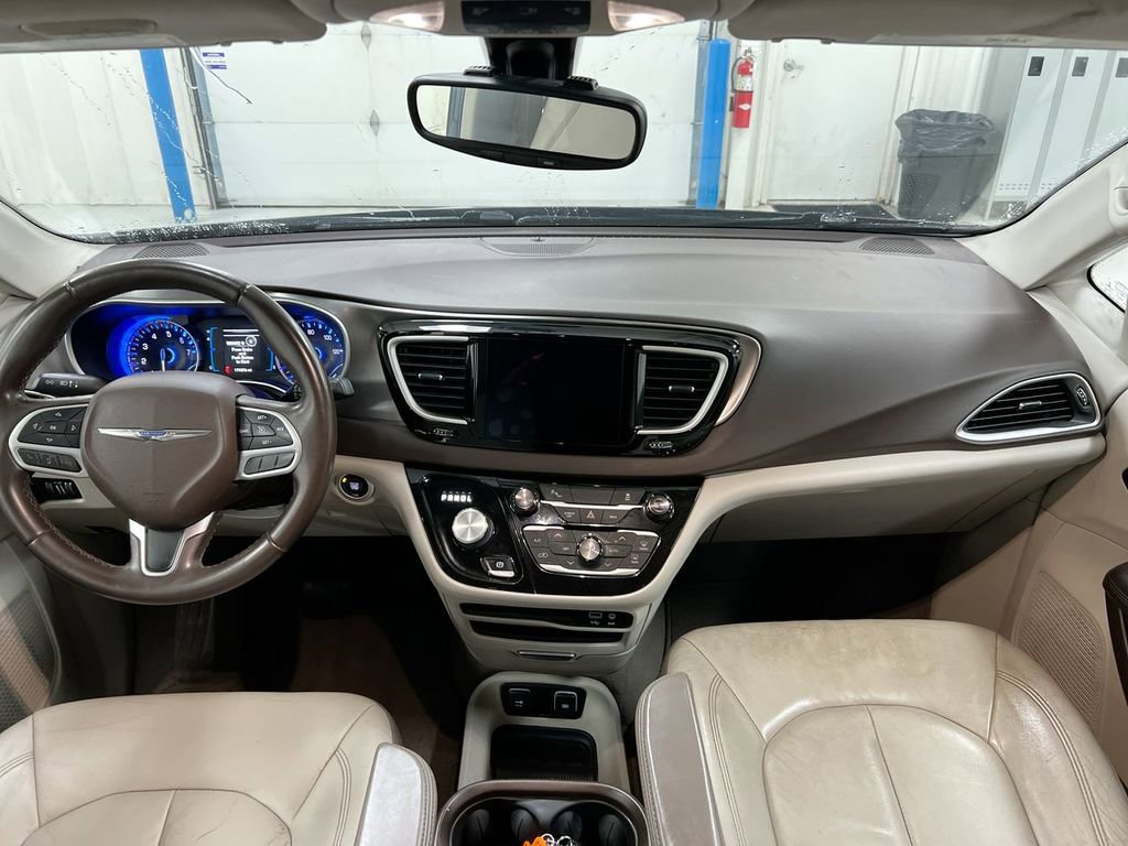 Used 2017 Chrysler Pacifica Touring-L w/ 13 Speaker Alpine Sound Group FWD image 10