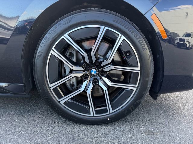 Certified 2026 BMW 750e xDrive image 33