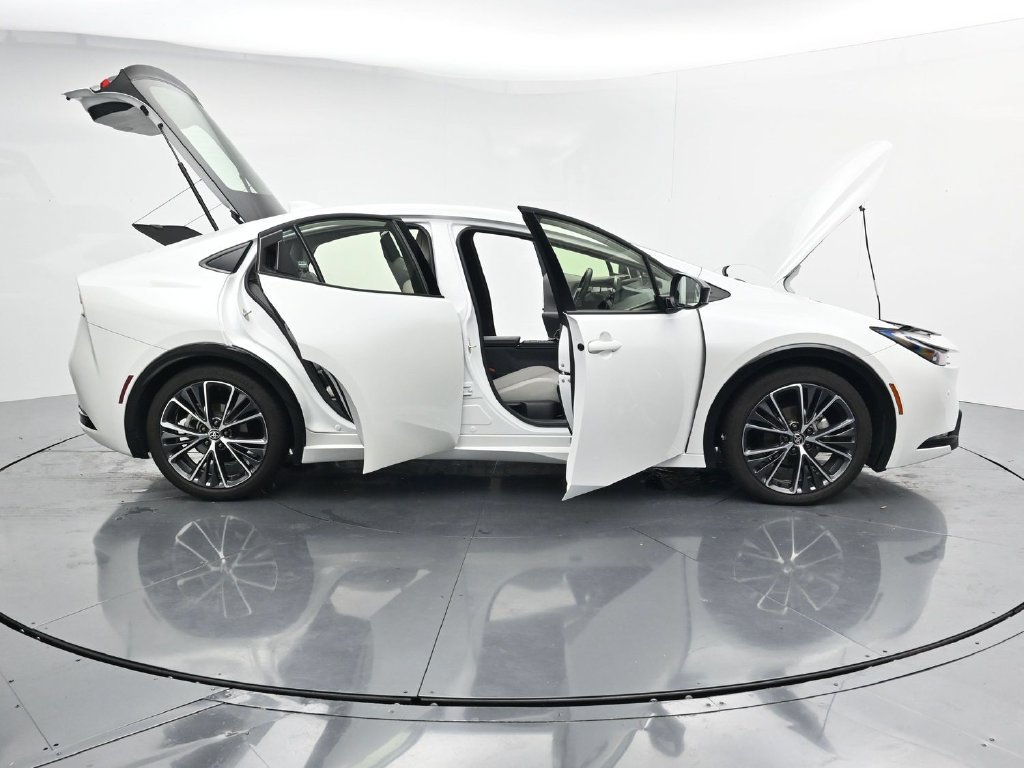 Used 2024 Toyota Prius XLE FWD image 42
