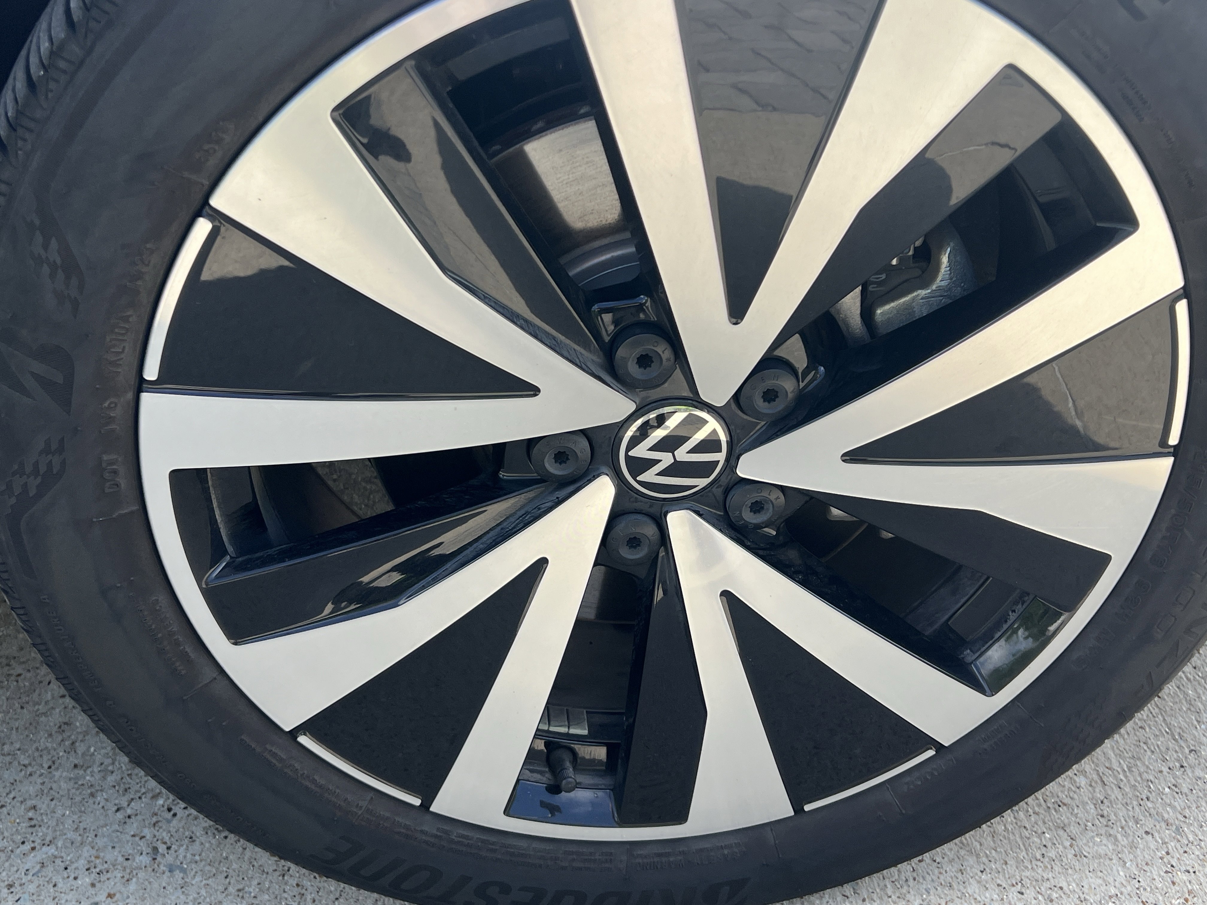 Certified 2023 Volkswagen Taos SE w/ Panoramic Sunroof Package FWD image 12
