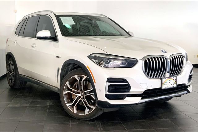 Used 2023 BMW X5 xDrive45e w/ Parking Assistance Package AWD/4WD image 2