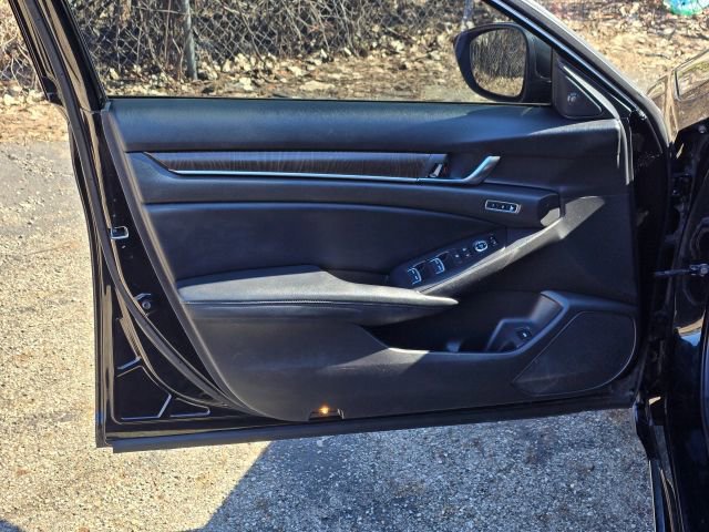 Used 2018 Honda Accord Touring image 10