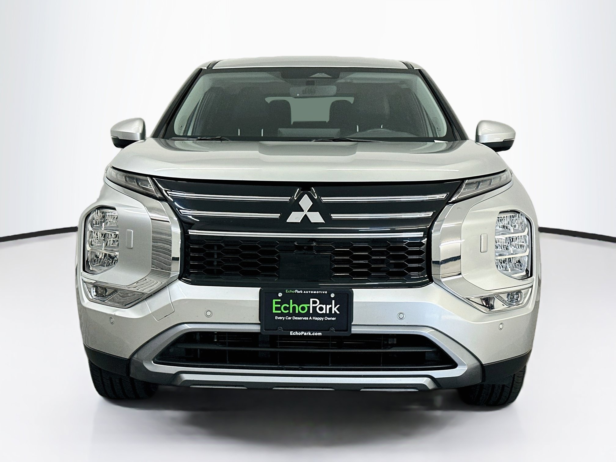 Used 2025 Mitsubishi Outlander SE AWD/4WD image 2