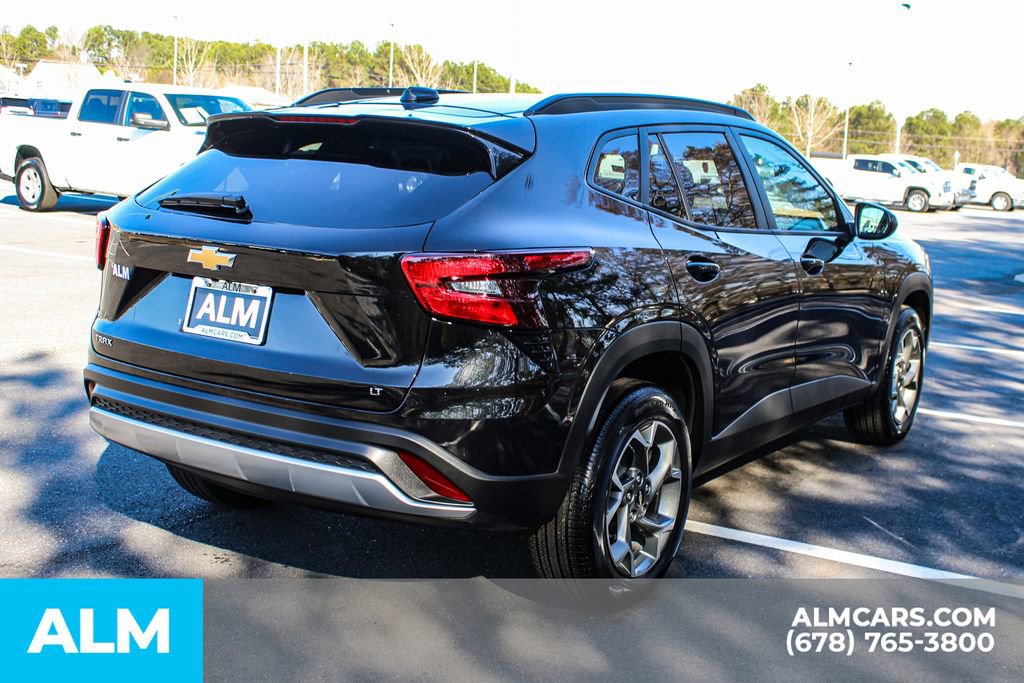 Used 2025 Chevrolet Trax LT w/ LT Convenience Package image 6