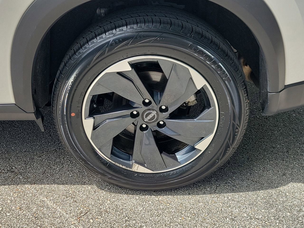 Used 2025 Nissan Rogue SV AWD/4WD image 5