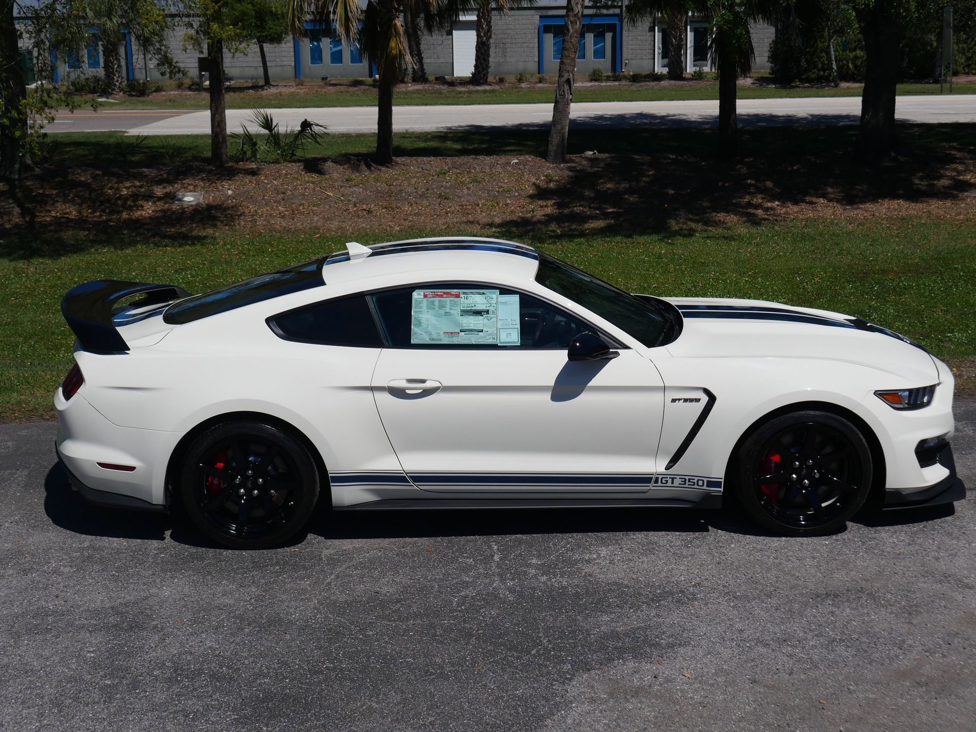 Used 2020 Ford Mustang Shelby GT350R w/ GT350R Equipment Group 920A RWD image 58