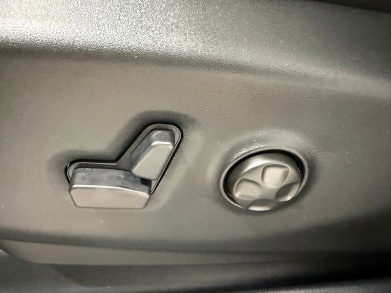 New 2026 Chrysler Pacifica Limited image 25