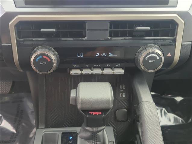 Certified 2025 Toyota Tacoma TRD Off-Road AWD/4WD image 20