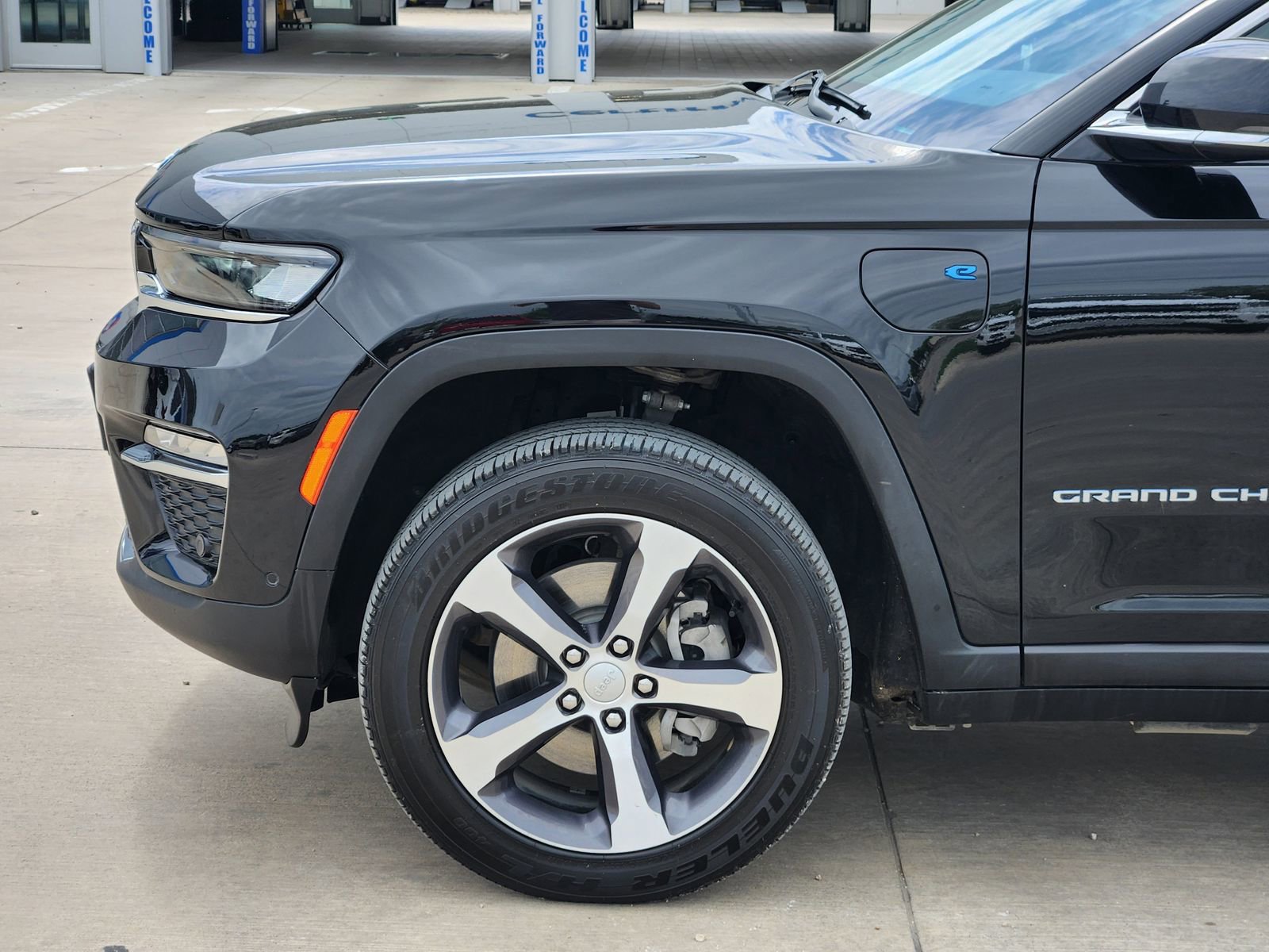 Used 2023 Jeep Grand Cherokee 4WD 4xe w/ Luxury Tech Group II image 10