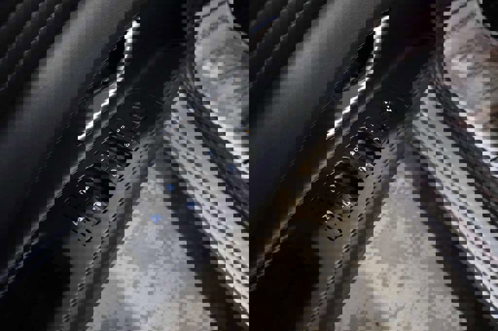 Used 2024 Hyundai Elantra Limited image 18