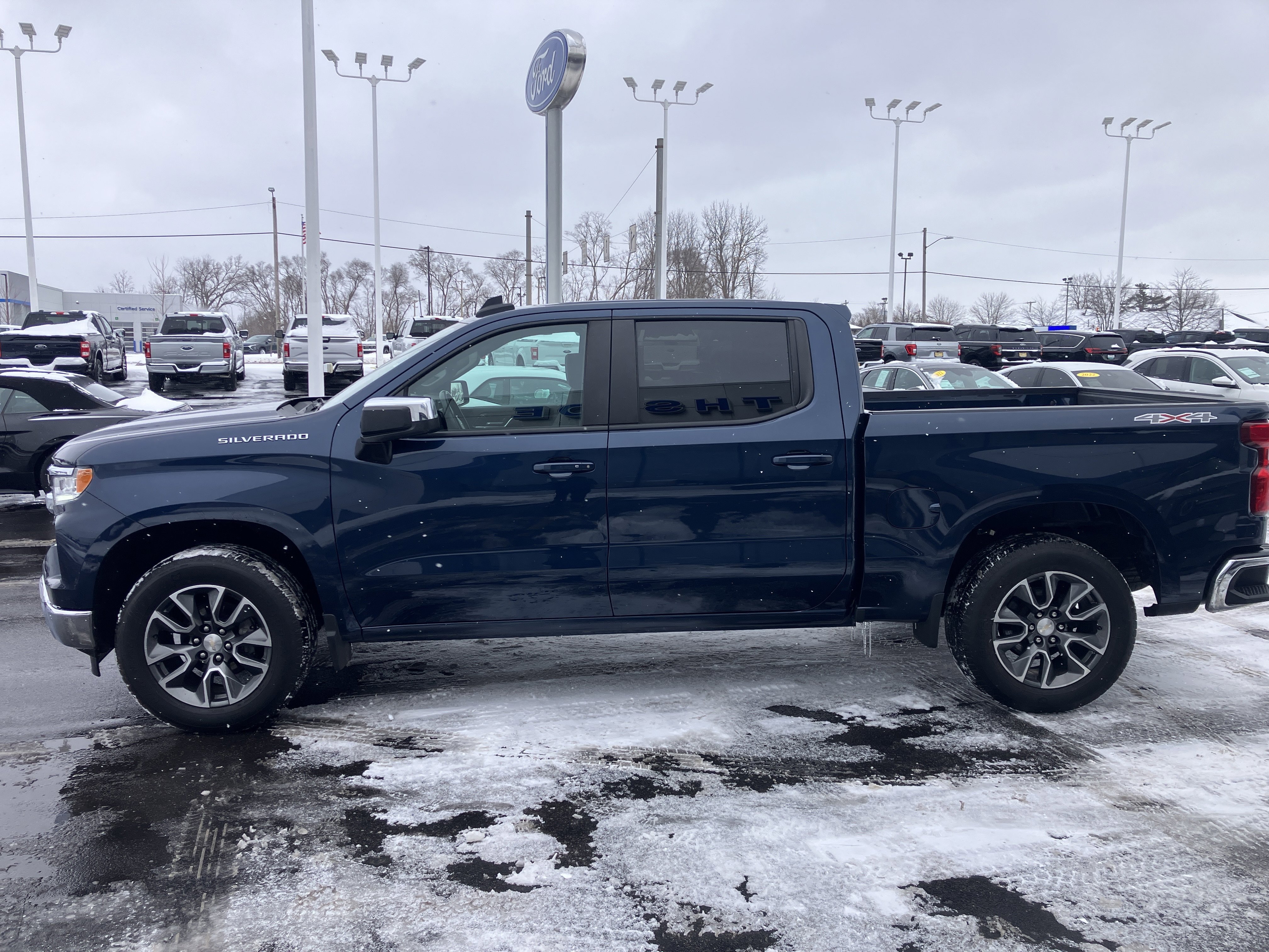 Used 2022 Chevrolet Silverado 1500 LT image 4