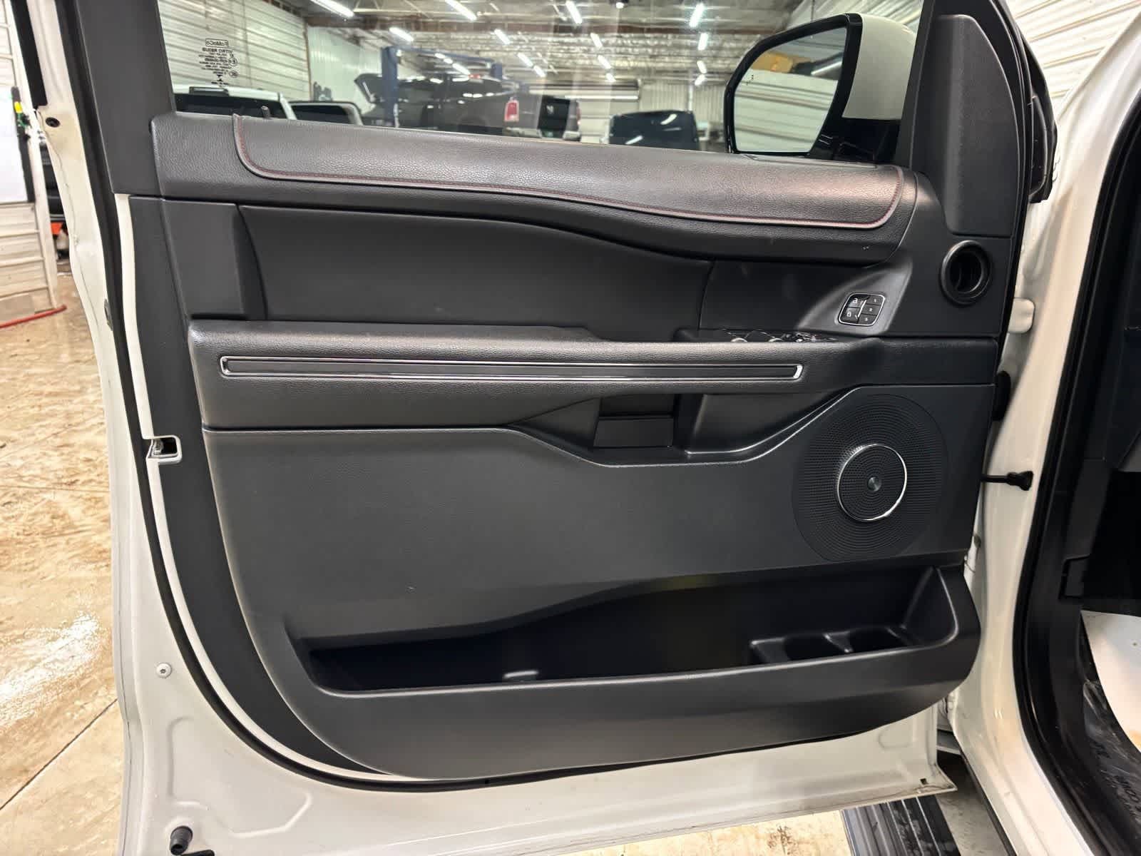 Used 2022 Ford Expedition Max Limited AWD/4WD image 9