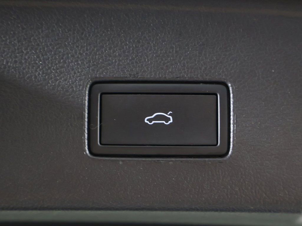 Used 2023 Volkswagen Atlas Cross Sport SE w/ Panoramic Sunroof Package image 53