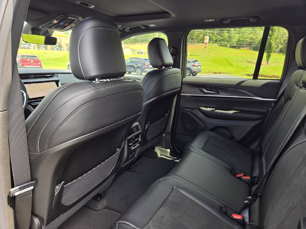 New 2026 Jeep Grand Cherokee Altitude RWD image 30