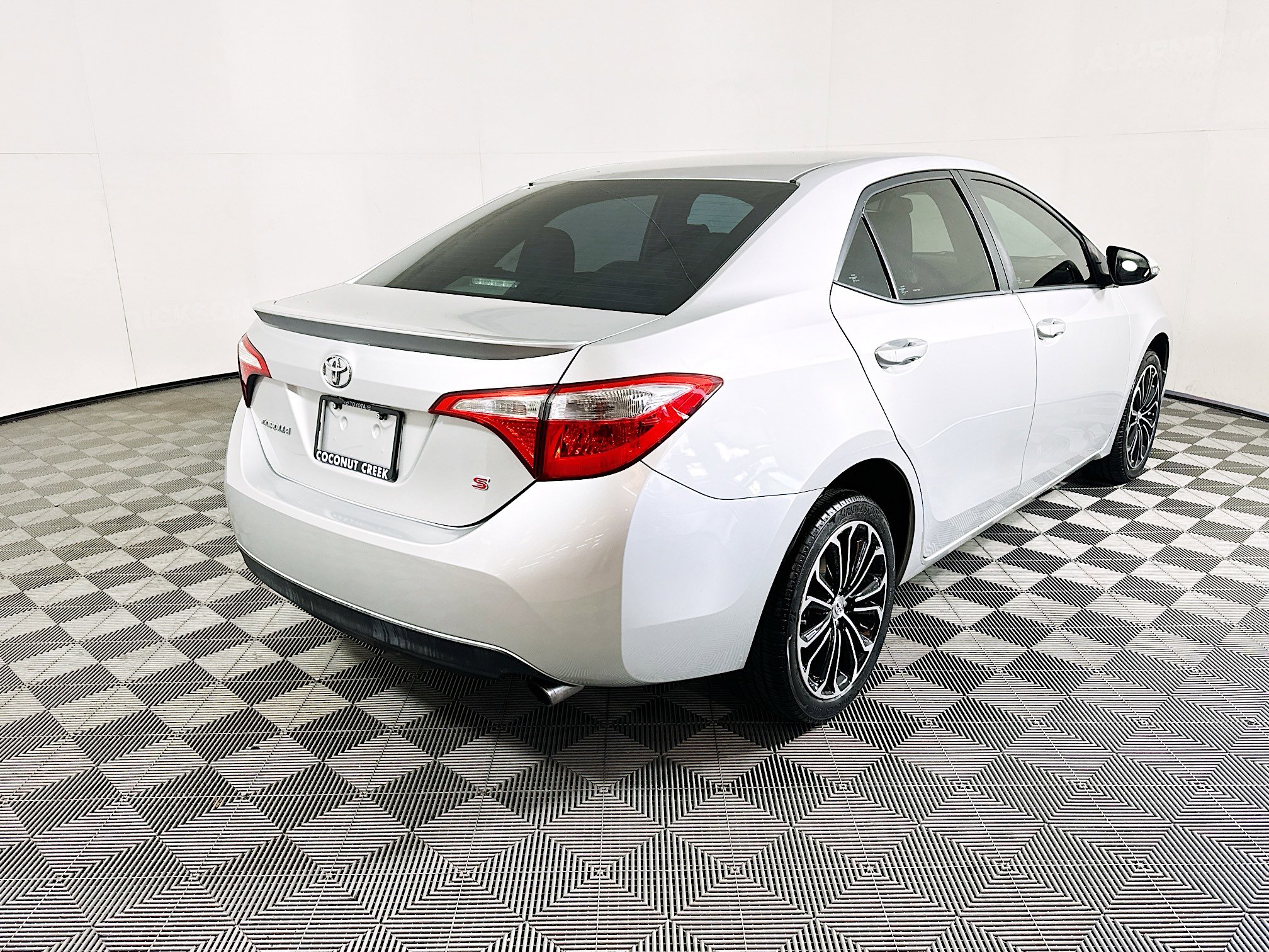 Used 2015 Toyota Corolla S image 3
