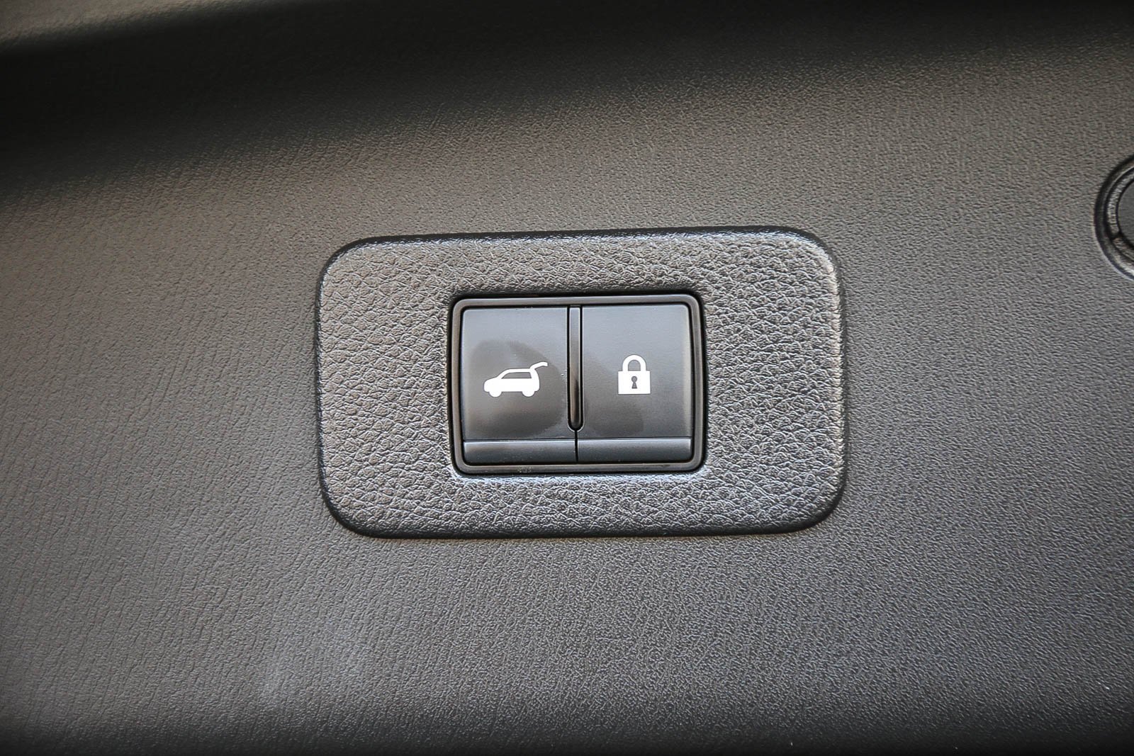 Used 2023 Nissan Armada SL w/ Captain's Chairs Package image 28