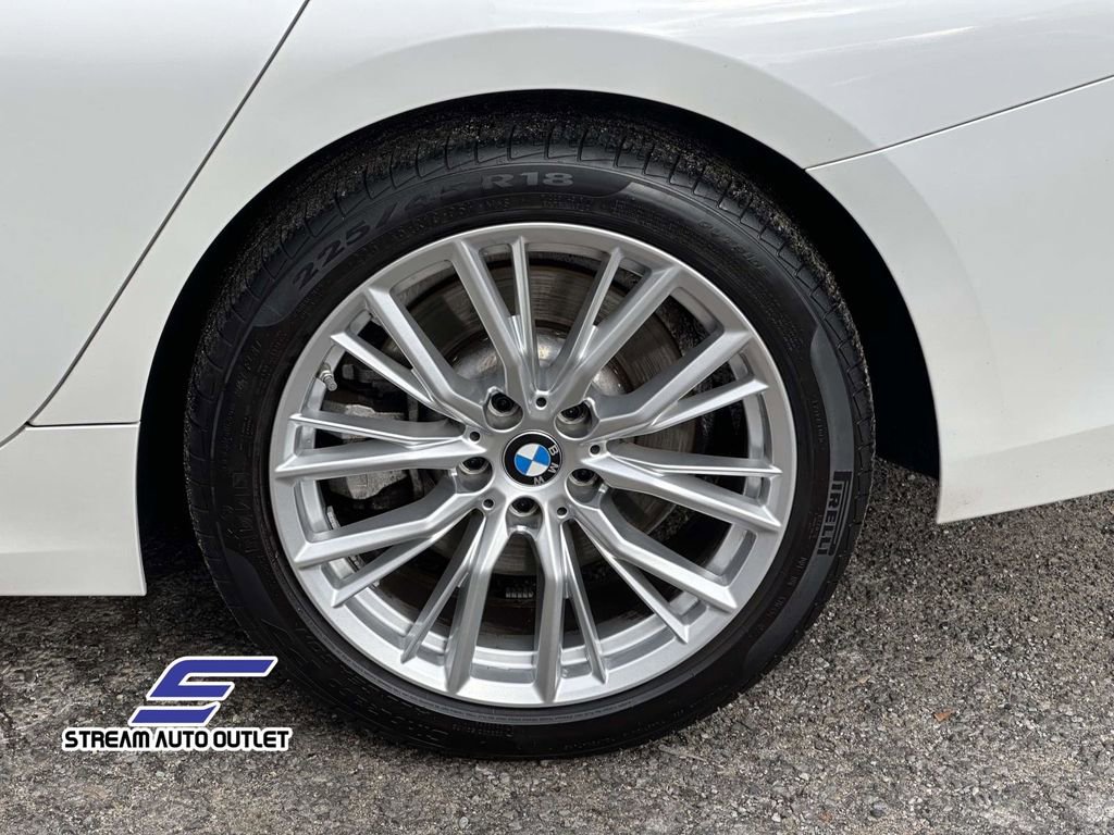 Used 2024 BMW 330i xDrive Sedan w/ Convenience Package image 9