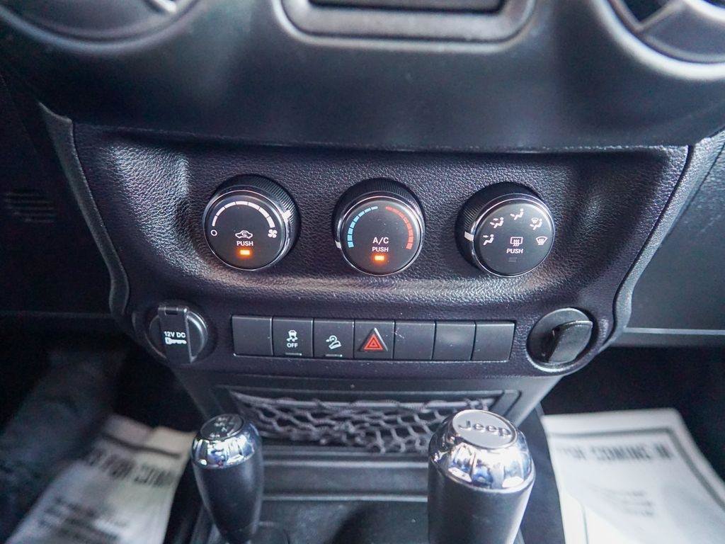 Used 2017 Jeep Wrangler Sport w/ Connectivity Group AWD/4WD image 18