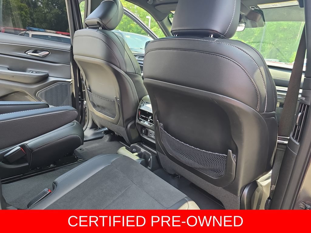 Used 2025 Jeep Grand Cherokee L Altitude AWD/4WD image 12