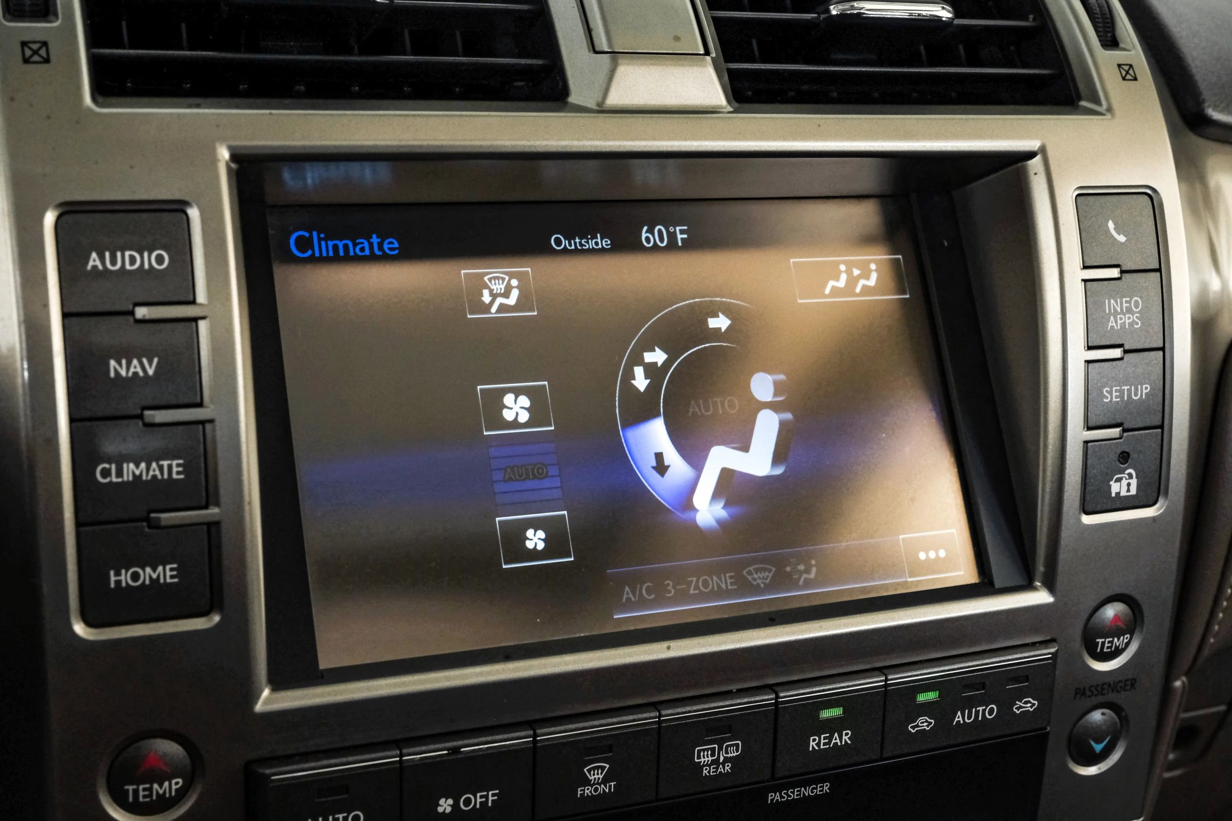 Used 2017 Lexus GX 460 image 30