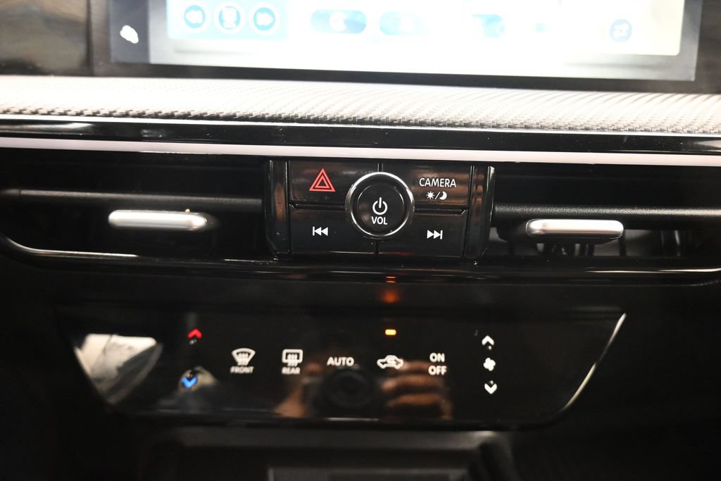 Used 2025 Nissan Kicks SR FWD image 20