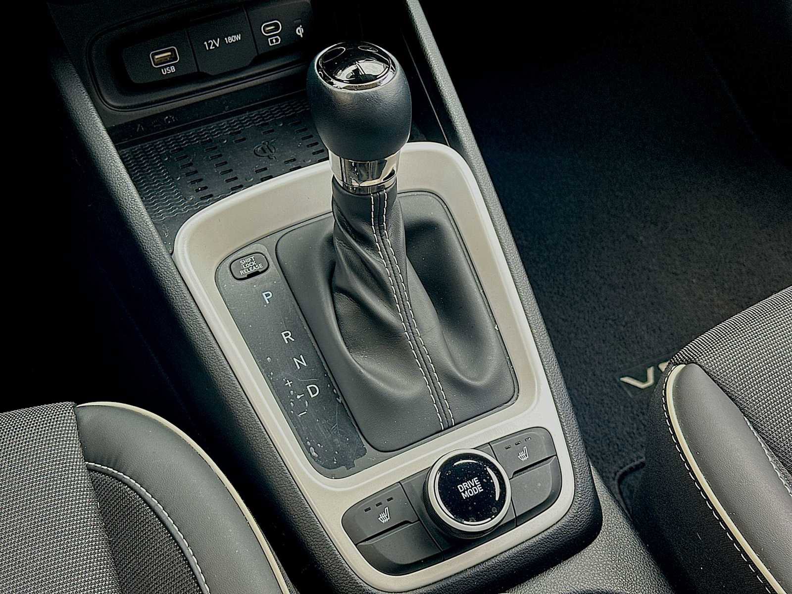 Used 2024 Hyundai Venue Limited image 13