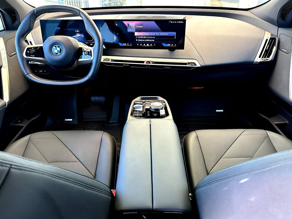 Used 2024 BMW iX xDrive50 w/ Premium Package AWD/4WD image 27