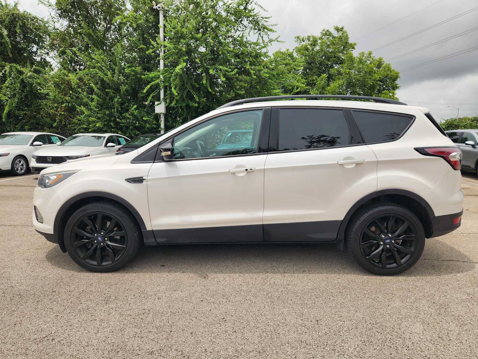 Used 2017 Ford Escape Titanium AWD/4WD image 4