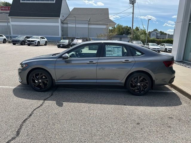 New 2025 Volkswagen Jetta SE image 4