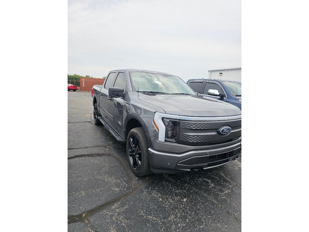Used 2022 Ford F150 Lightning XLT AWD/4WD image 2