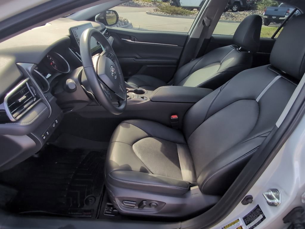 Used 2022 Toyota Camry XSE FWD image 11