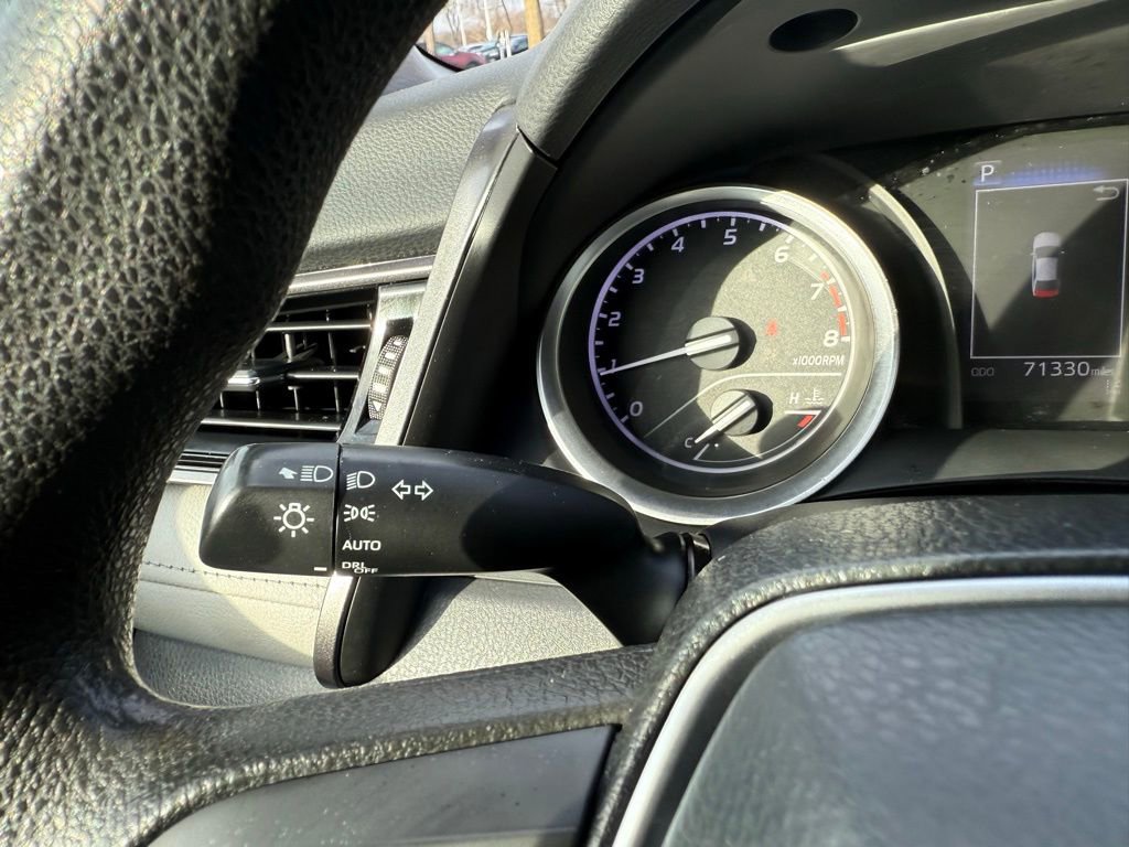 Used 2022 Toyota Camry LE image 28