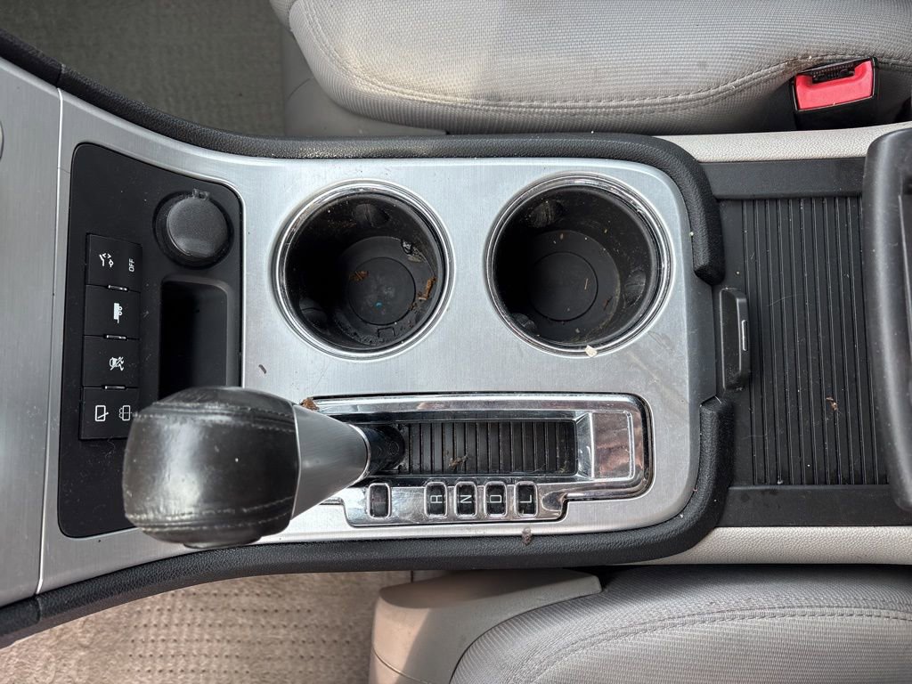 Used 2010 GMC Acadia SLE image 32