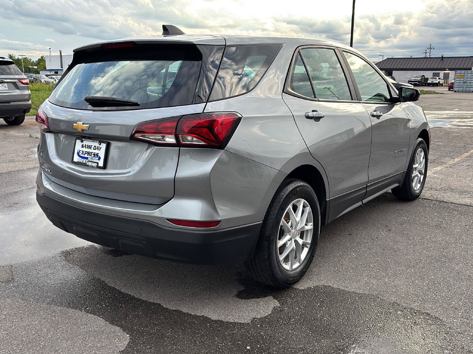 Used 2024 Chevrolet Equinox LS FWD image 8