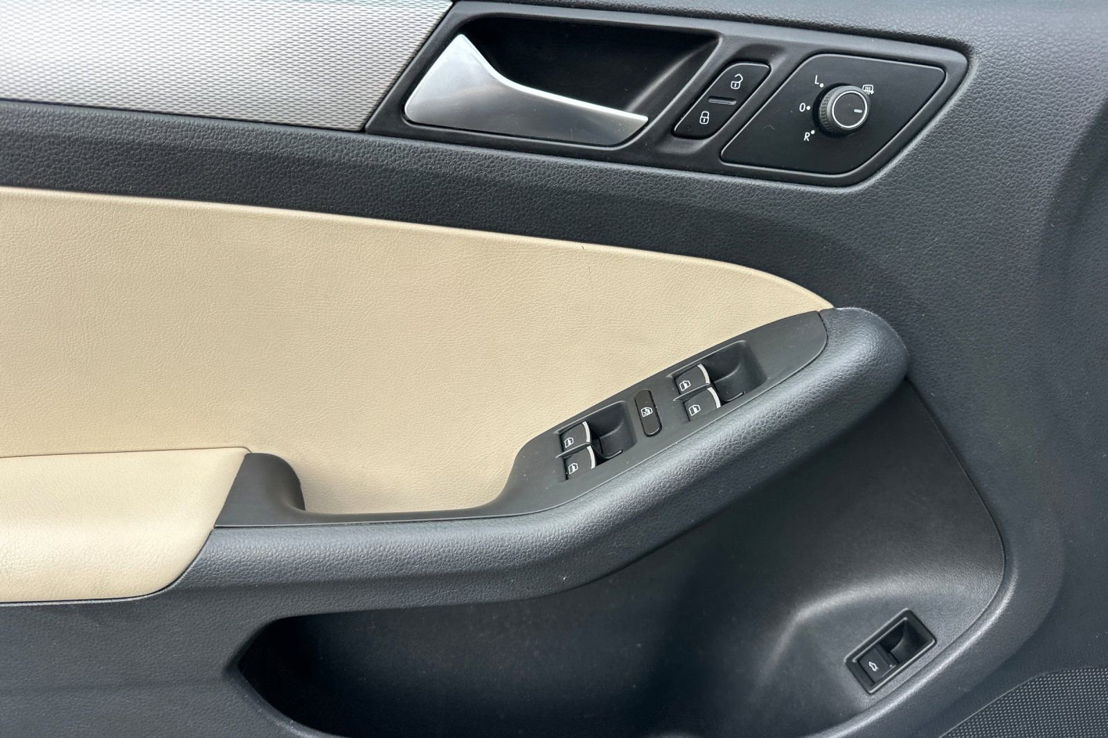 Used 2015 Volkswagen Jetta SE image 10