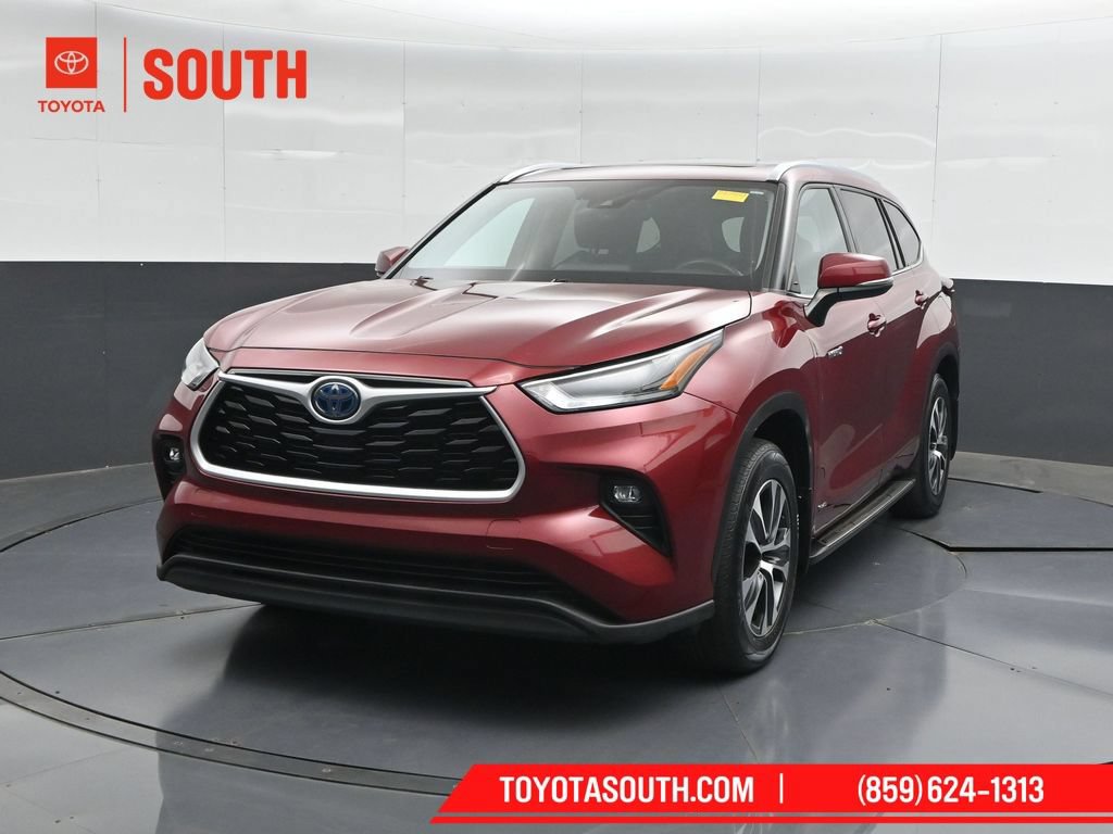 Used 2021 Toyota Highlander XLE AWD/4WD image 5