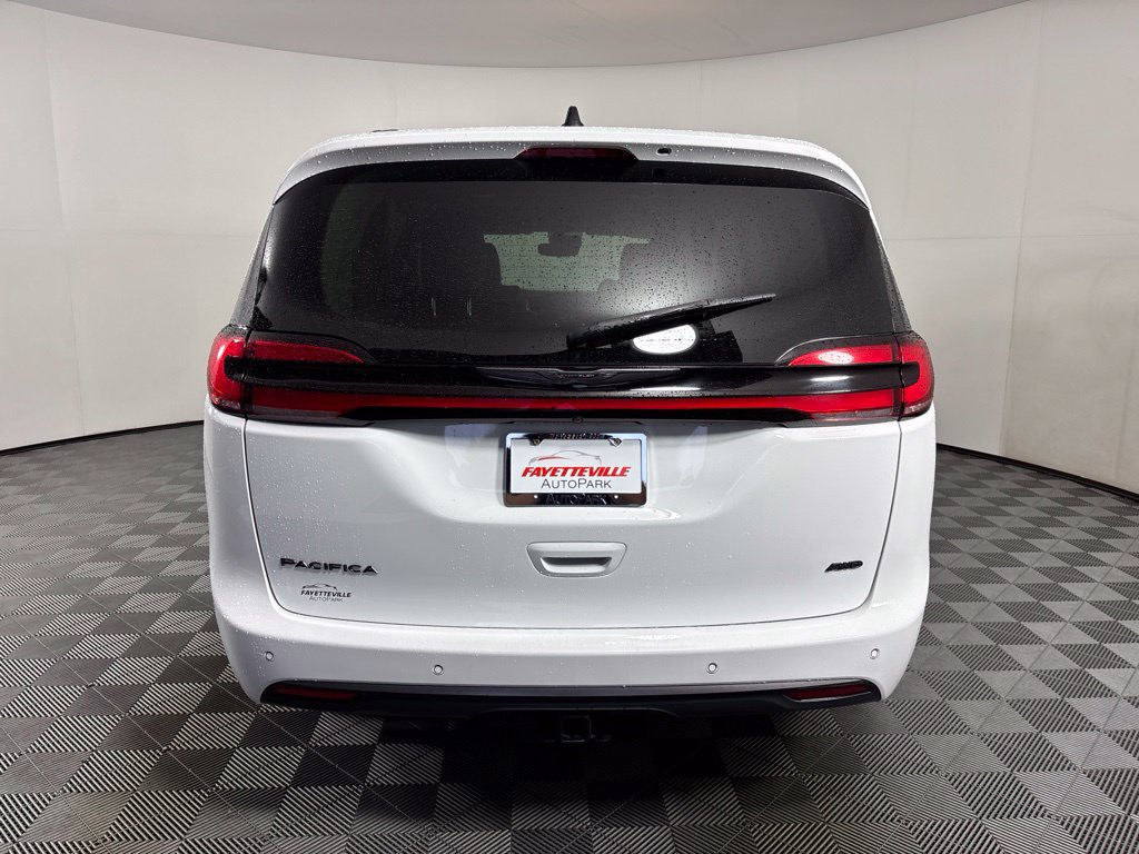 Used 2024 Chrysler Pacifica Touring-L w/ Road Tripper Package AWD/4WD image 14