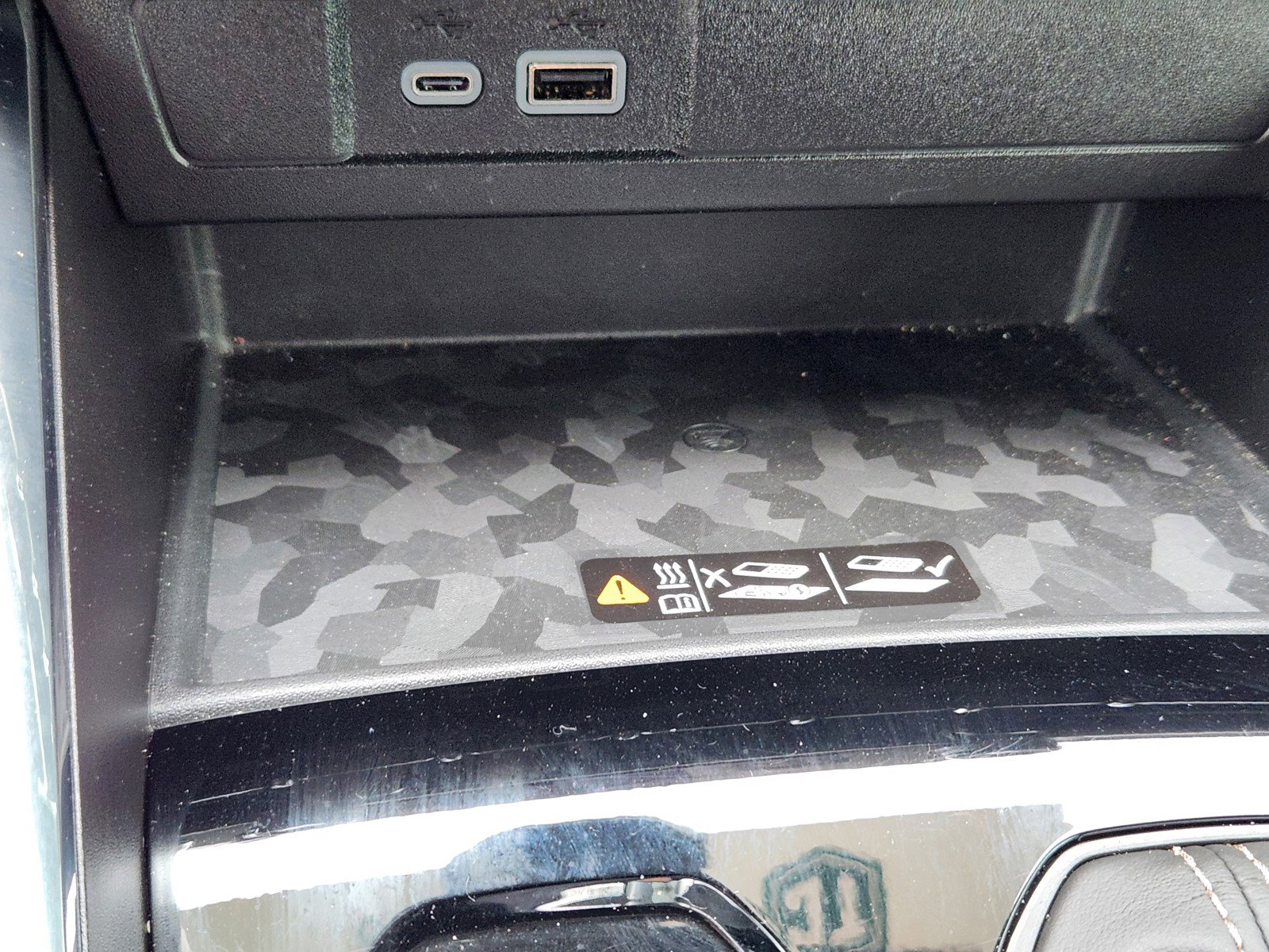 Used 2024 GMC Canyon Denali image 17