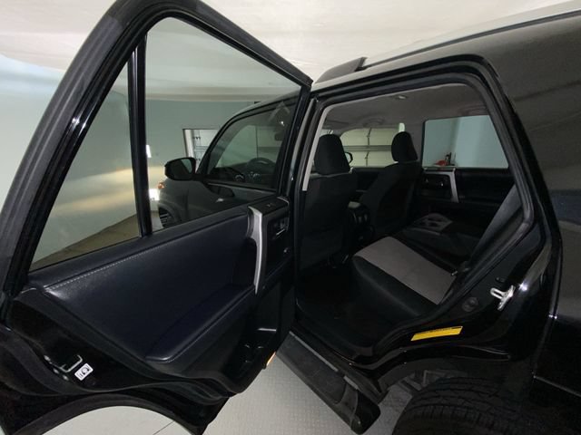 Used 2020 Toyota 4Runner SR5 AWD/4WD image 22