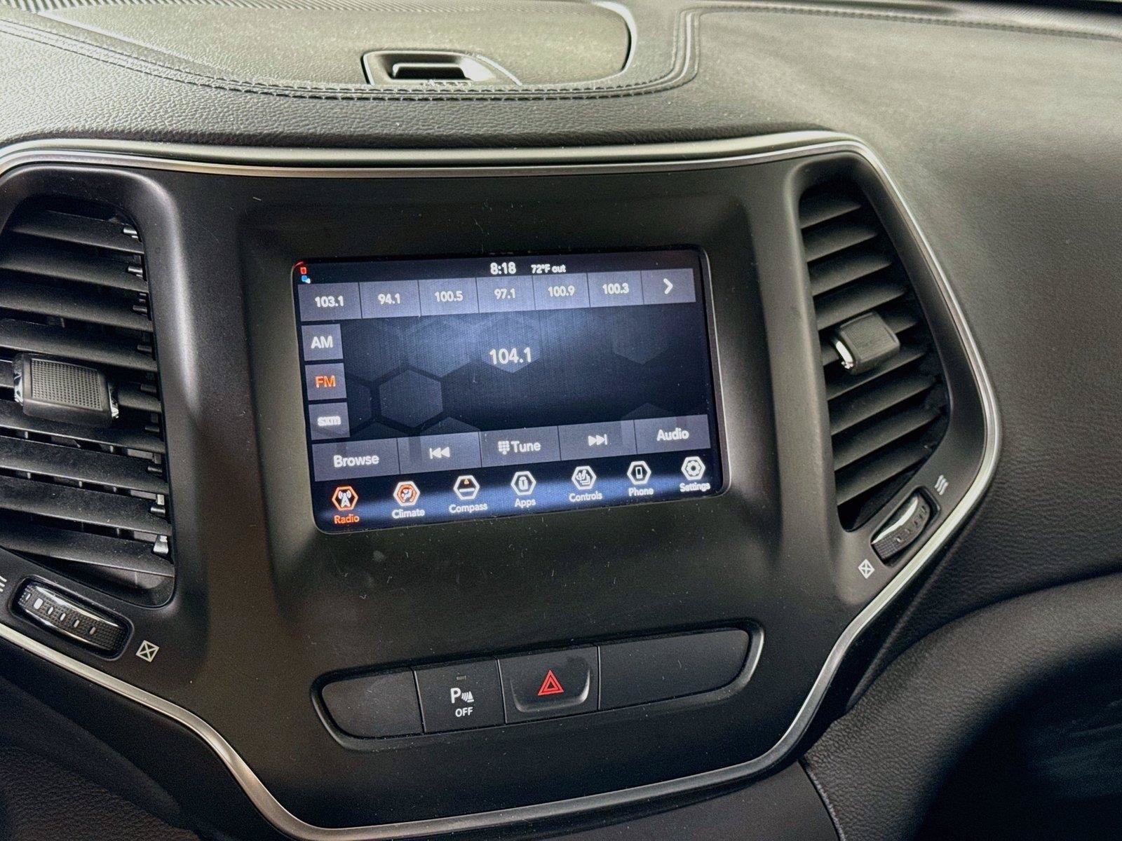 Used 2019 Jeep Cherokee Latitude Plus w/ Cold Weather Group AWD/4WD image 8