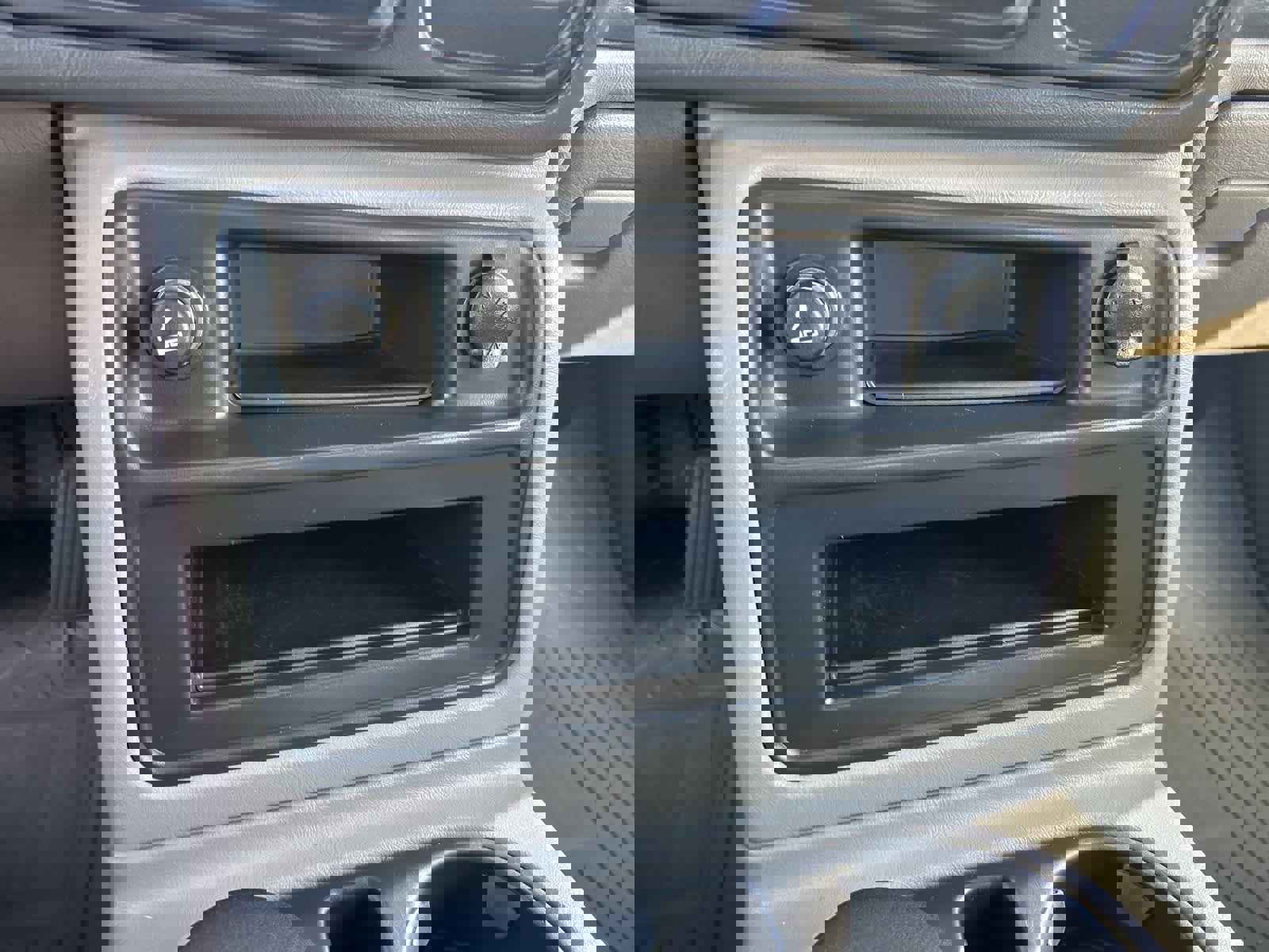 Used 2005 Chevrolet Avalanche Z71 w/ Sun And Sound Package image 48