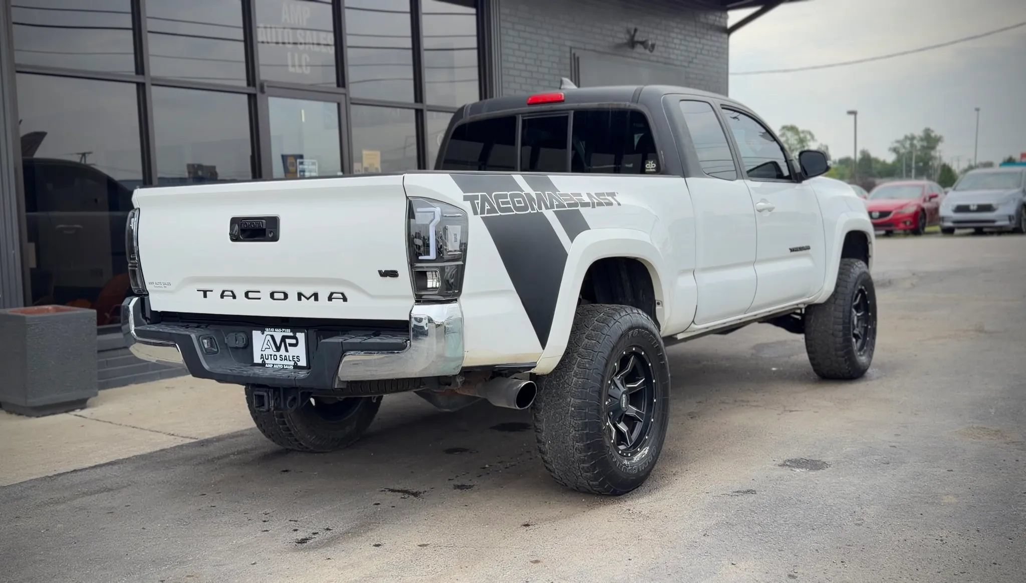 Used 2016 Toyota Tacoma TRD Sport w/ Towing Package AWD/4WD image 2